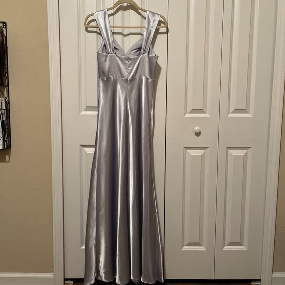 🔥SALE🔥 David's Bridal Satin Silver V-neck Waist Beaded Dress Gown size 2 - Picture 6 of 13